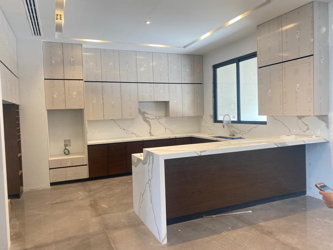 HOUSE FOR SALE IN LA HERRADURA ON THE NATIONAL HIGHWAY