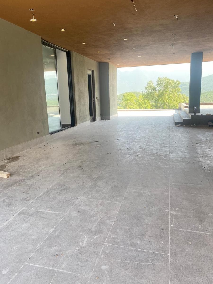 HOUSE FOR SALE IN SIERRA ALTA 10 SECTOR