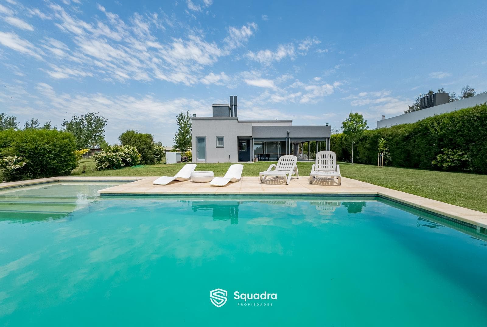 FOR SALE - 3-Bedroom House with BBQ Area and Pool - Puerto Roldán.