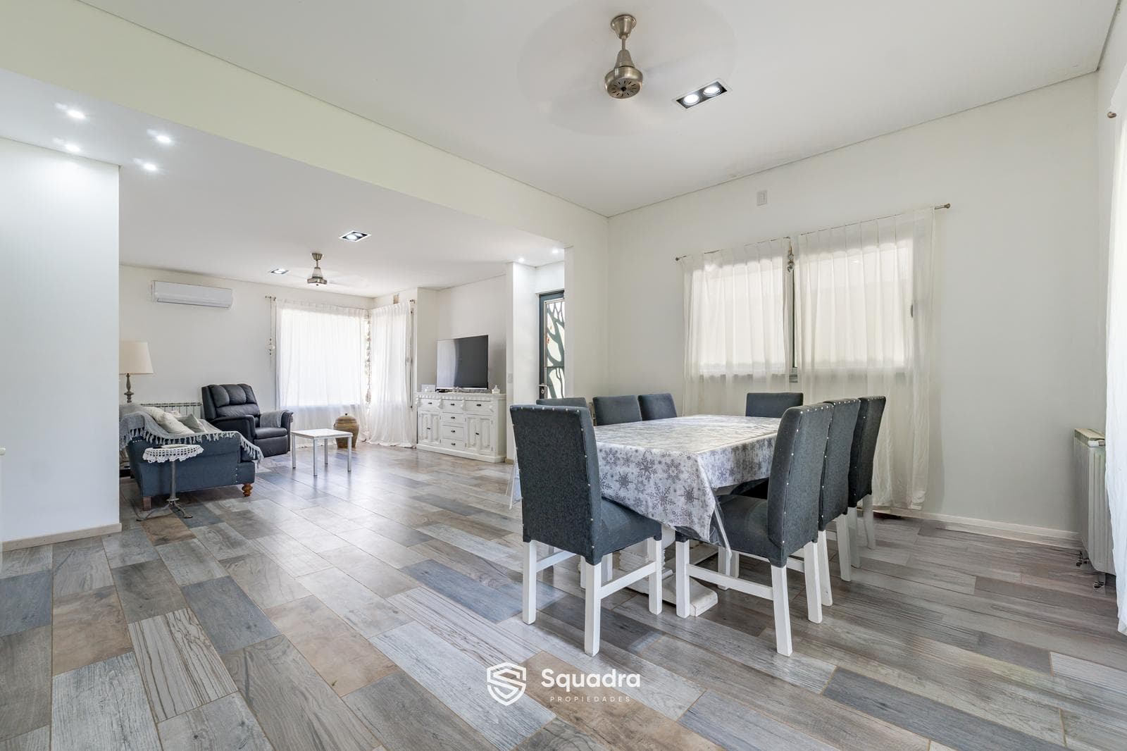 FOR SALE - 3-Bedroom House with BBQ Area and Pool - Puerto Roldán.