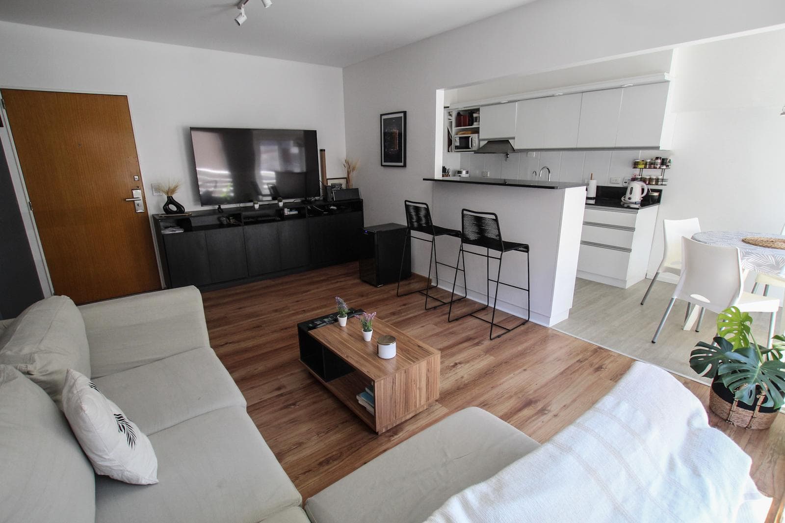 For Sale in Puerto Madero: 2-room apartment with garage, immaculate, bright