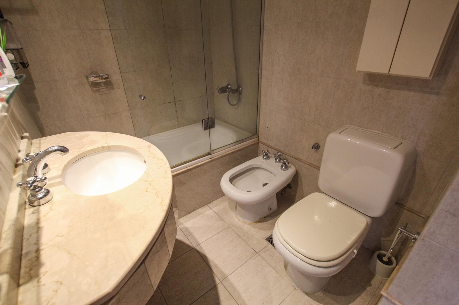For Sale in Puerto Madero: 2-room apartment with garage, immaculate, bright