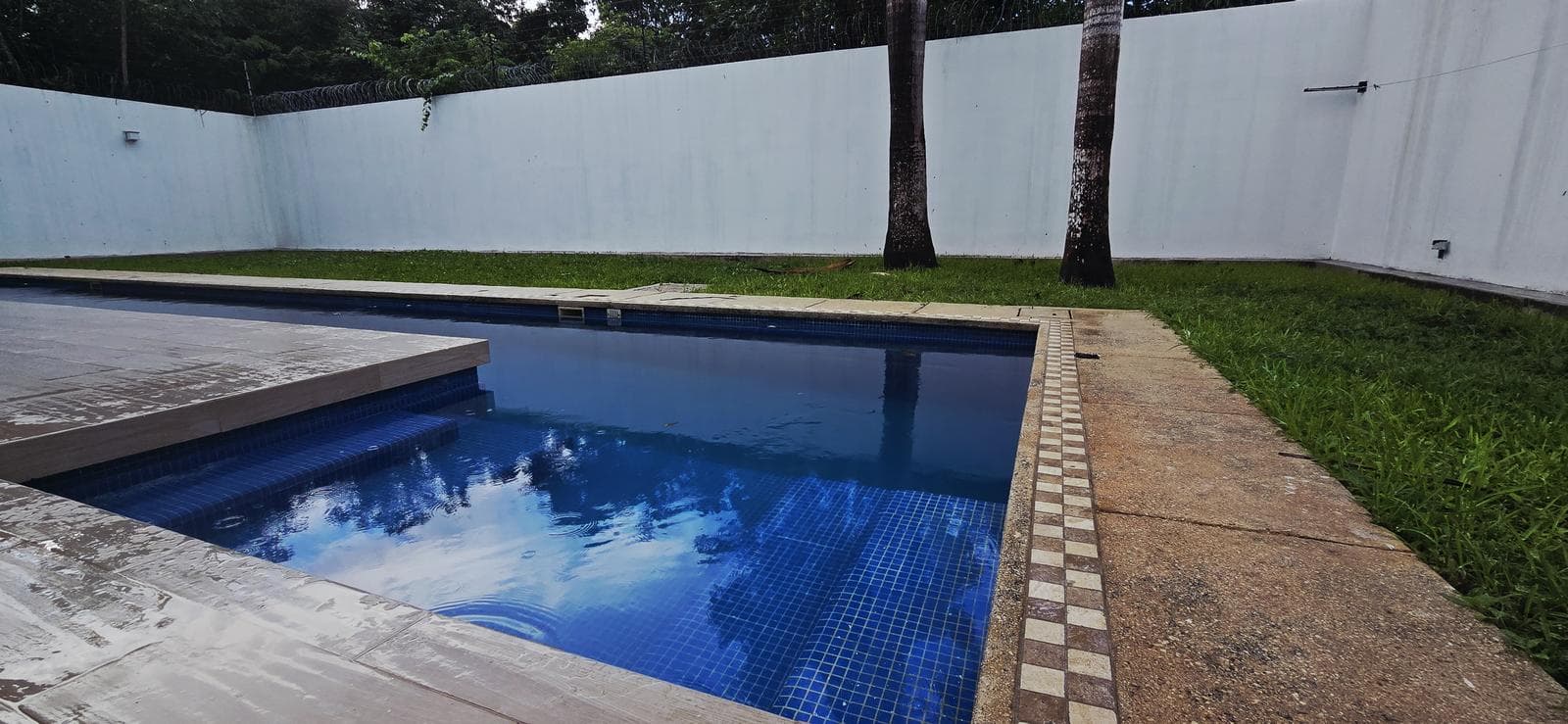 CASA EN VENTA DENTRO DE RESIDENCIAL, COLEGIOS CANCÚN