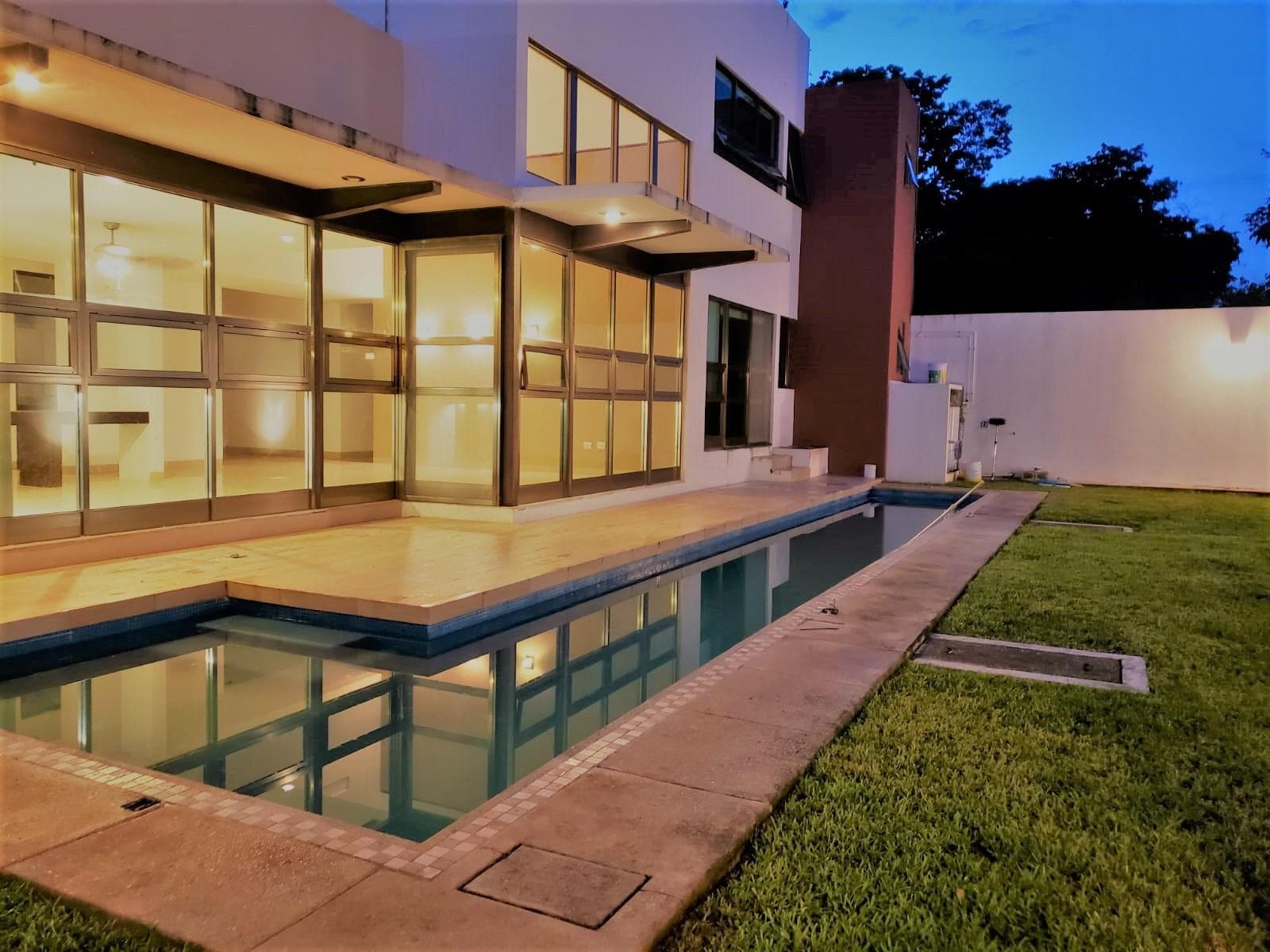 CASA EN VENTA DENTRO DE RESIDENCIAL, COLEGIOS CANCÚN