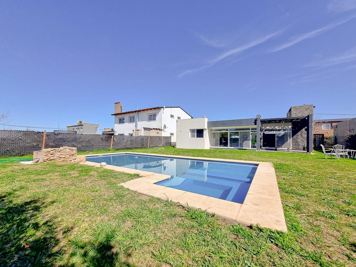 3-Room House in the Acequias Roldán Neighborhood
