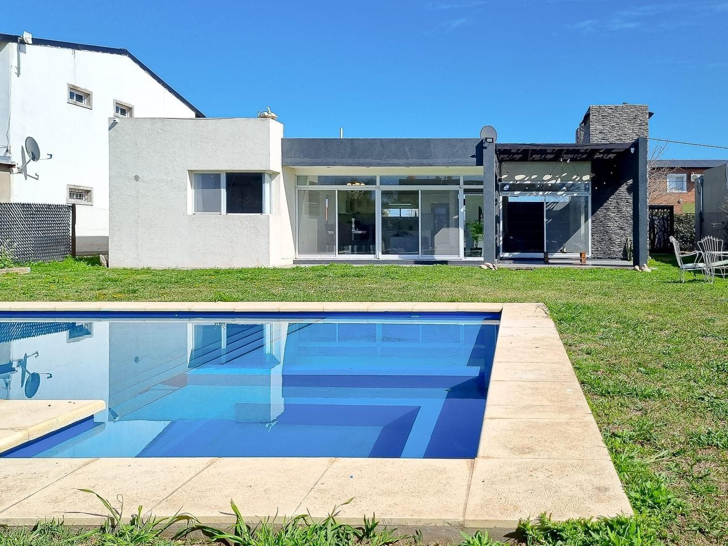 3-Room House in the Acequias Roldán Neighborhood
