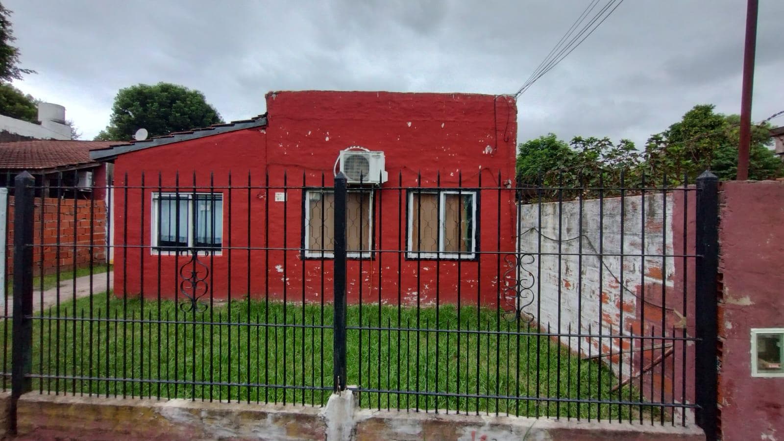 Lot measuring 40 x 10 with 2 houses
