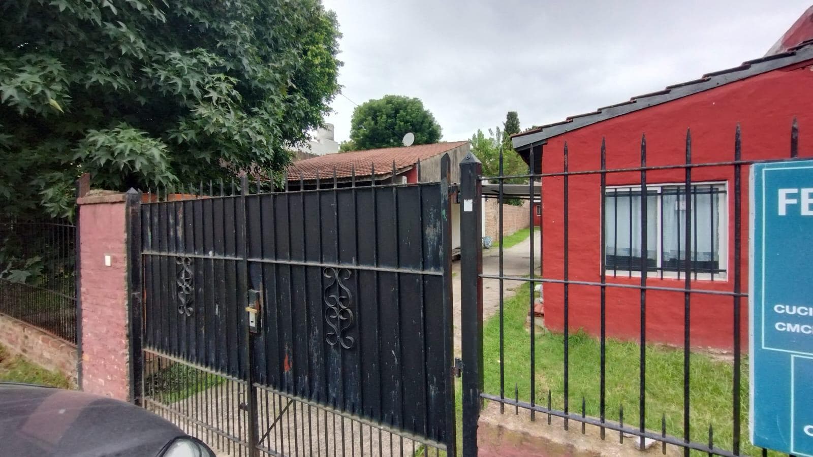 Lot measuring 40 x 10 with 2 houses