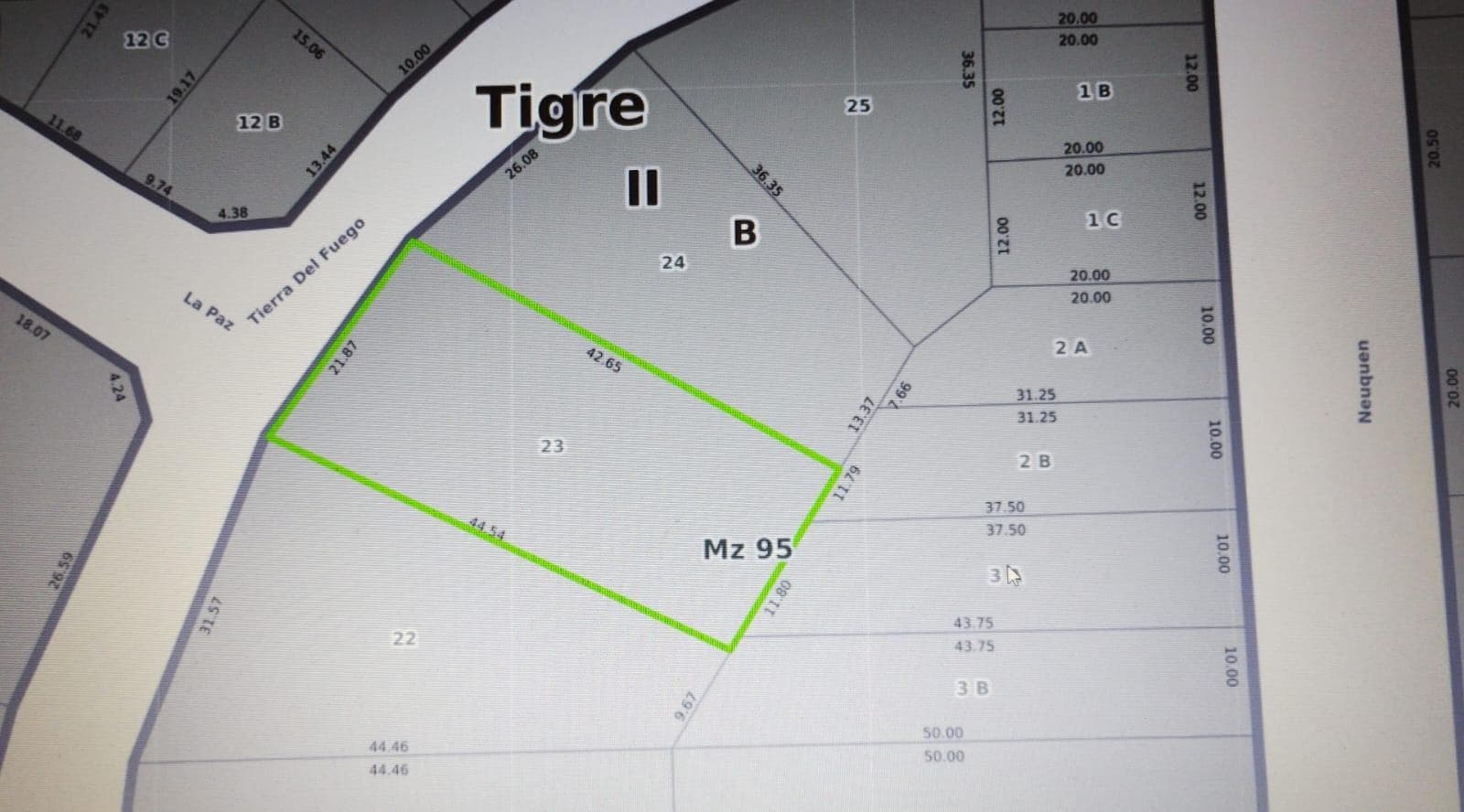 Lot measuring 40 x 10 with 2 houses