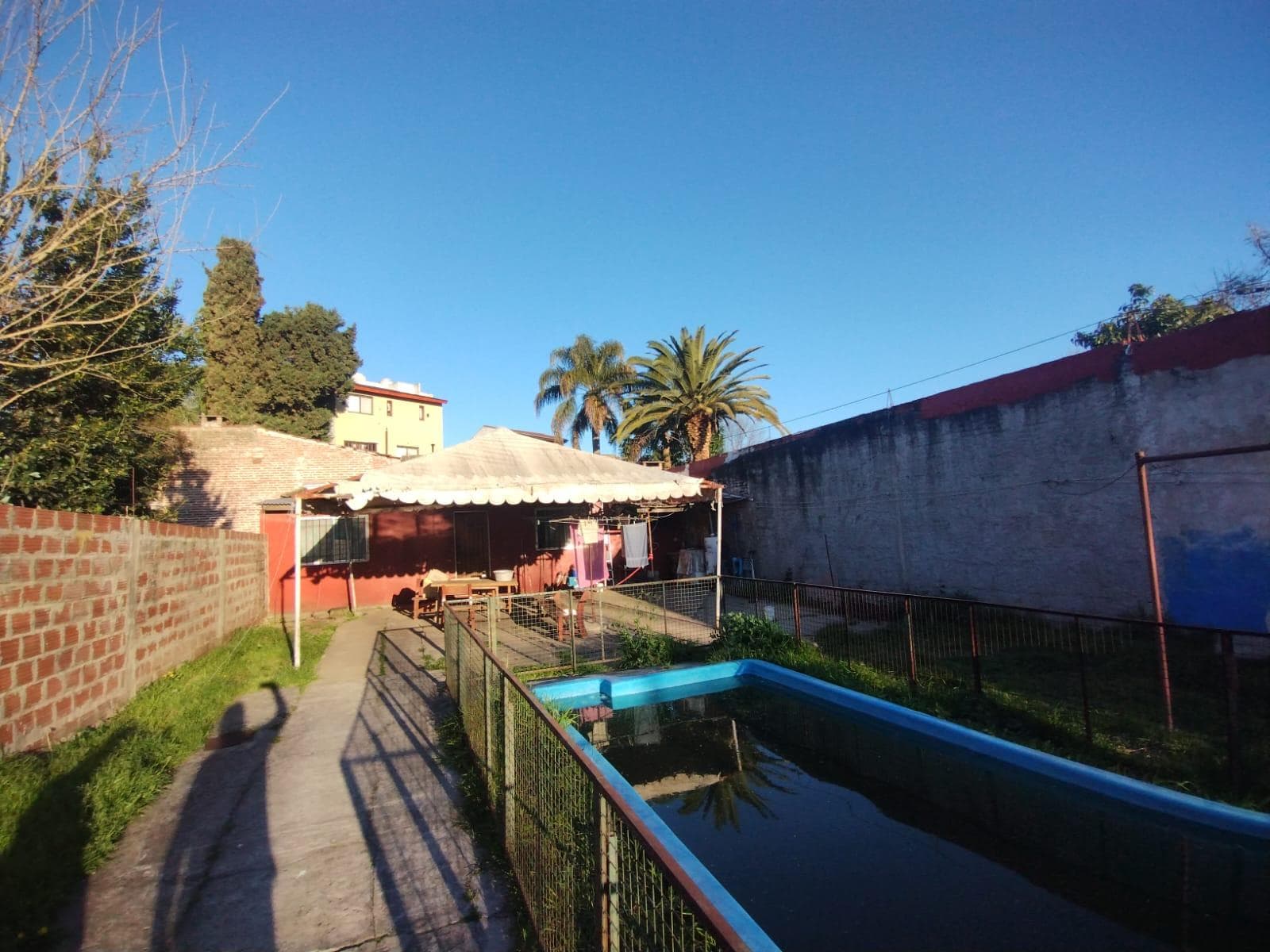 Lot measuring 40 x 10 with 2 houses