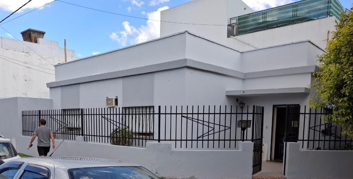 House for Sale in the Alvear Neighborhood, Rosario—Eligible for a Mortgage.