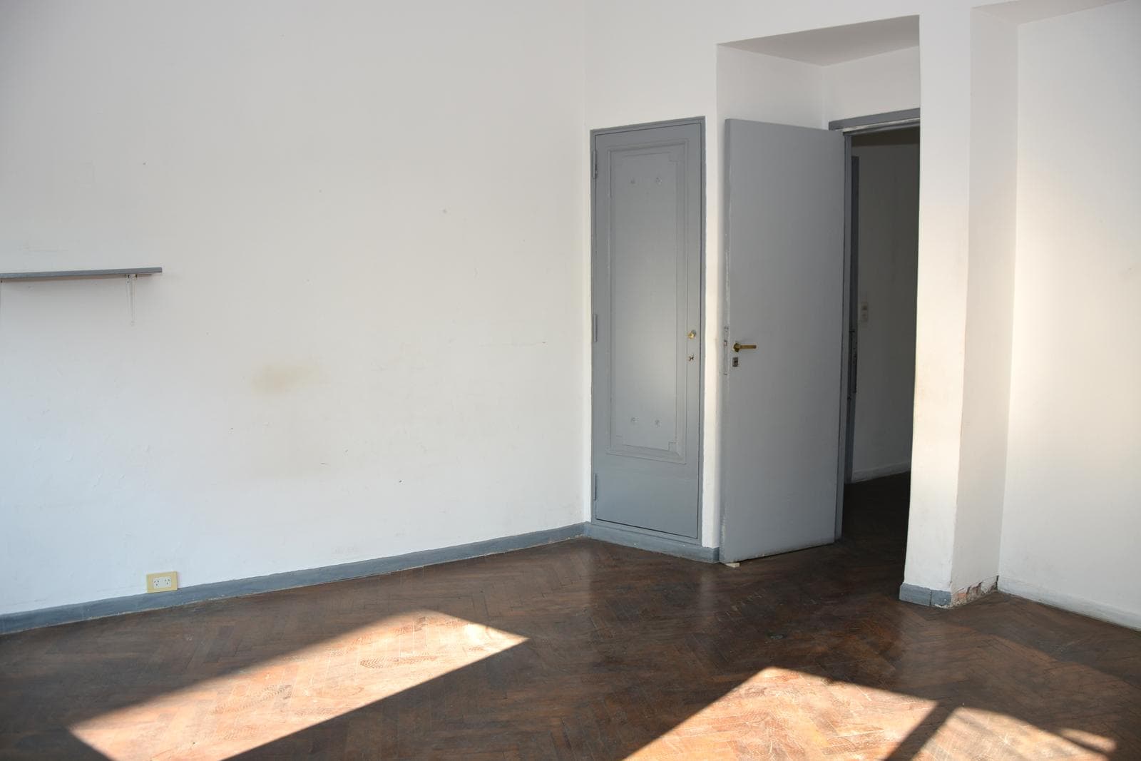 VENTA DEPARTAMENTO 2 AMBIENTES BARRACAS VENTILACION E ILUMINACION EXCELENTE