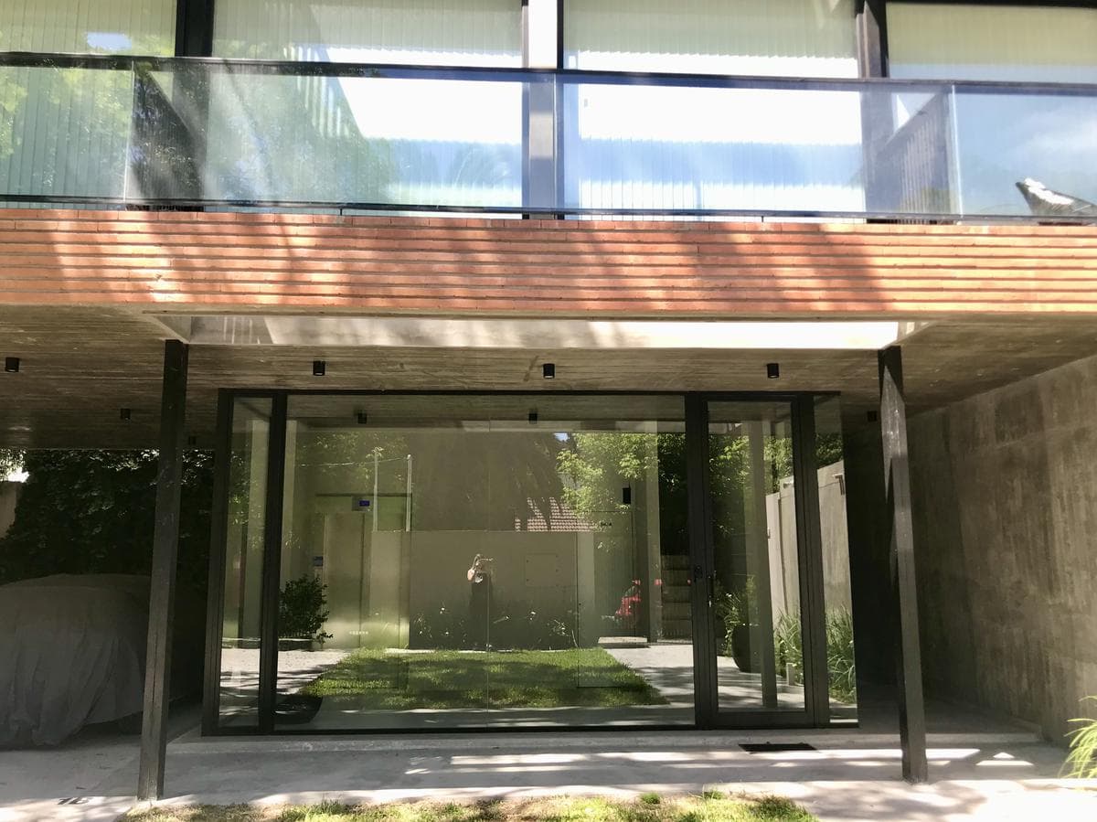 Apartment for rent in downtown City Bell. 474 at the corner of 14th. 2 bedrooms, garage. In impeccable condition