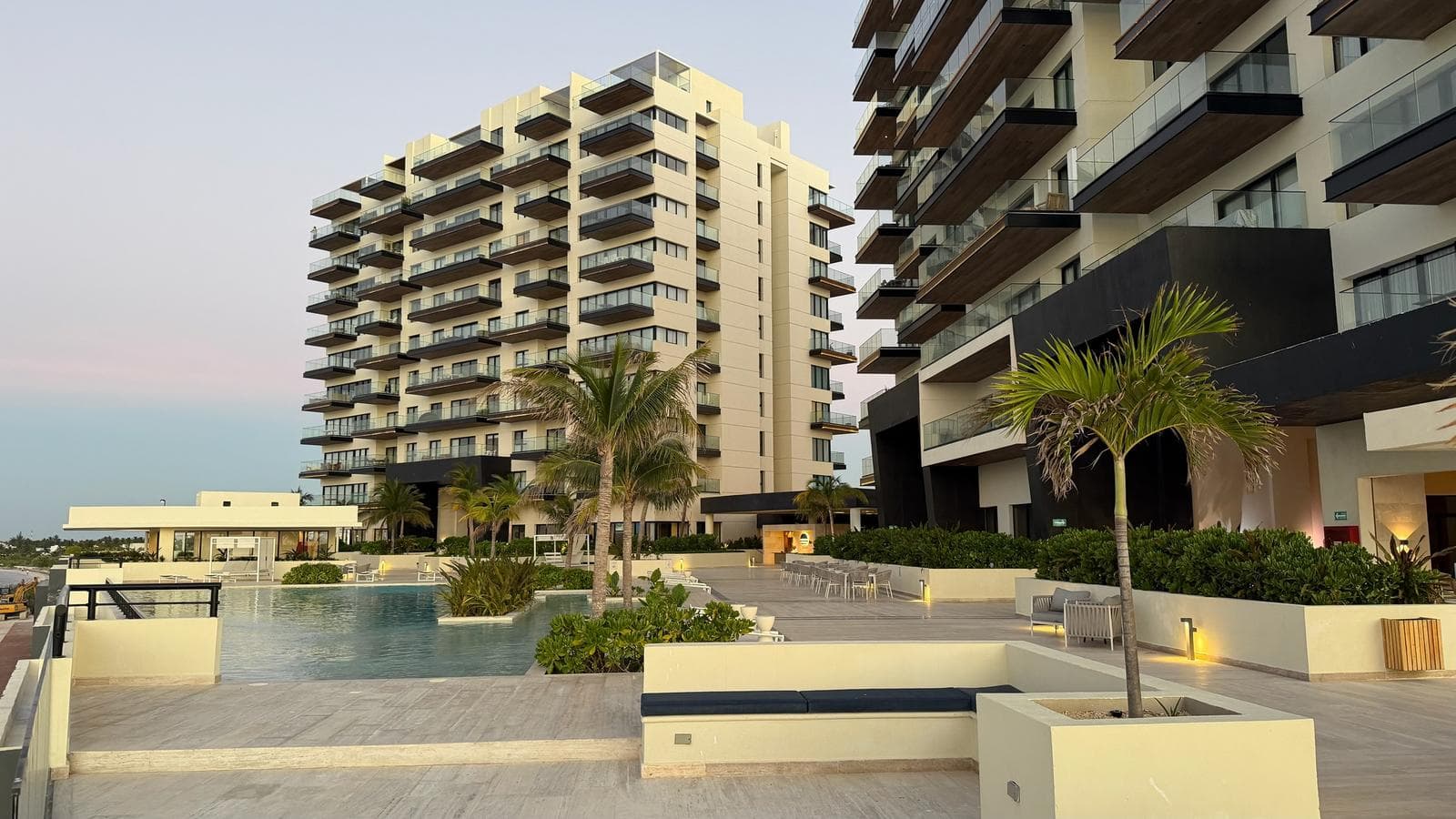 Beachfront apartment for sale (furnished)* in Yucalpetén