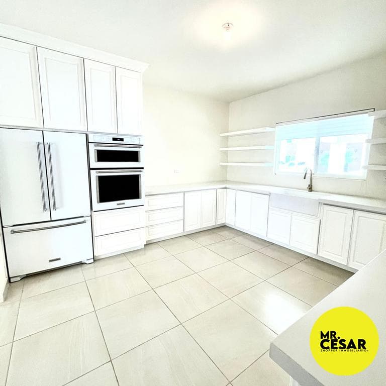 Brand-new, semi-furnished house for sale in La Coruña