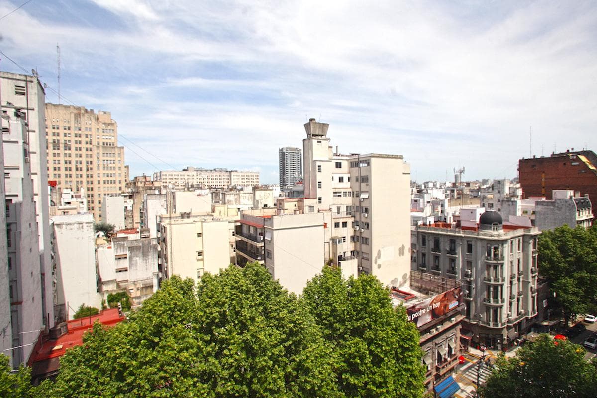 Recoleta, 11th Floor - 4-room apartment Storage unit - Av. Sta. Fé and Uriburu