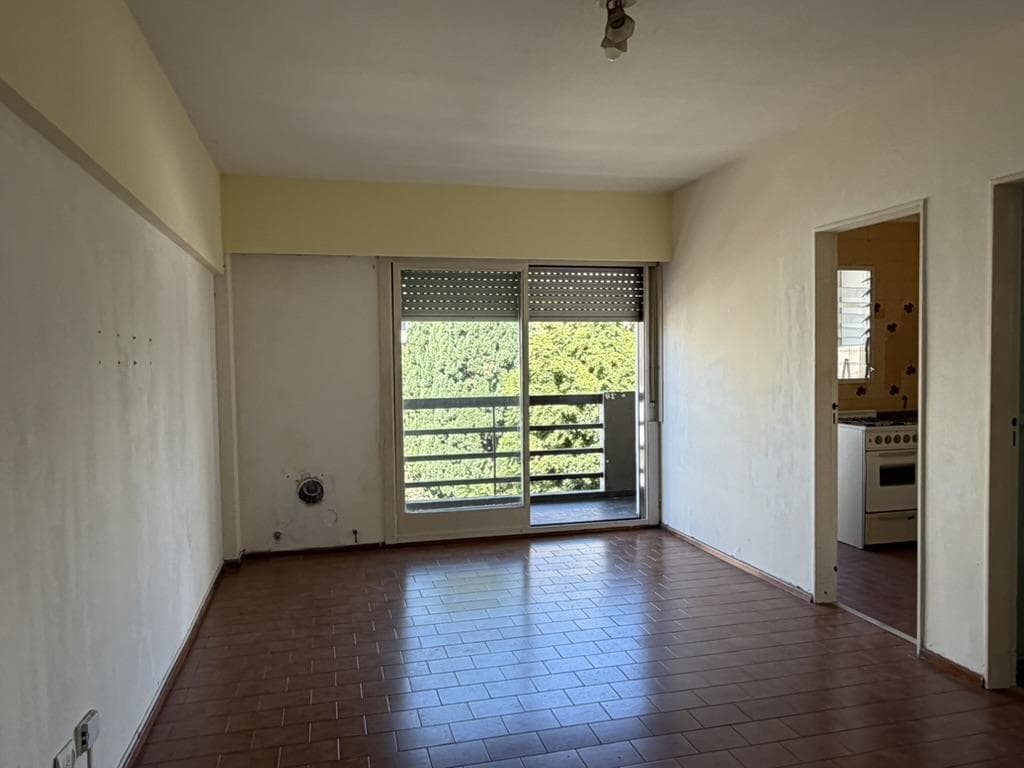 FOR SALE: Studio apartment with balcony, eligible for financing, in Almagro, 3 blocks from the Italian Hospital.