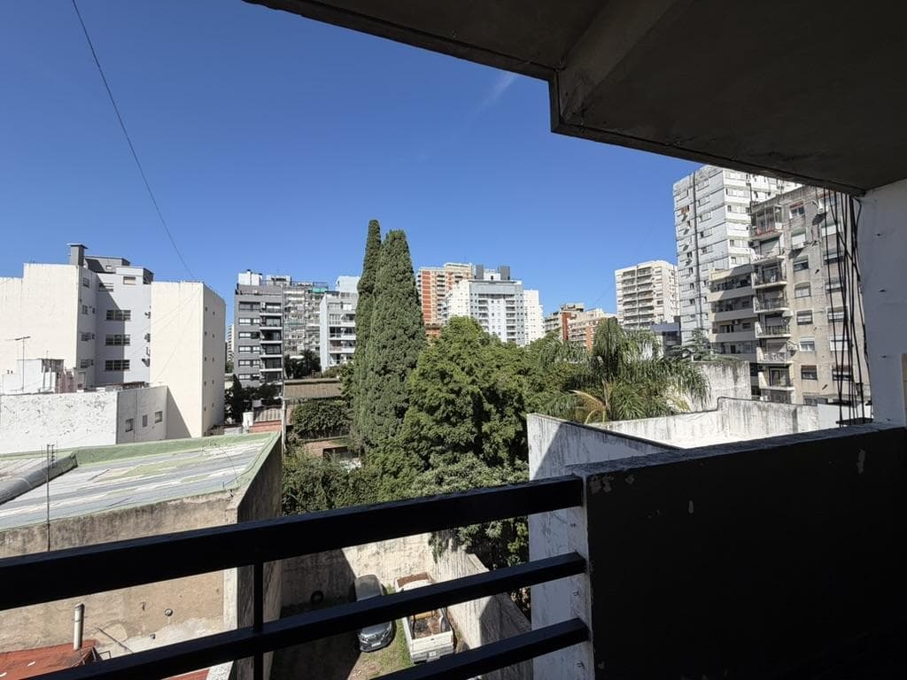 FOR SALE: Studio apartment with balcony, eligible for financing, in Almagro, 3 blocks from the Italian Hospital.