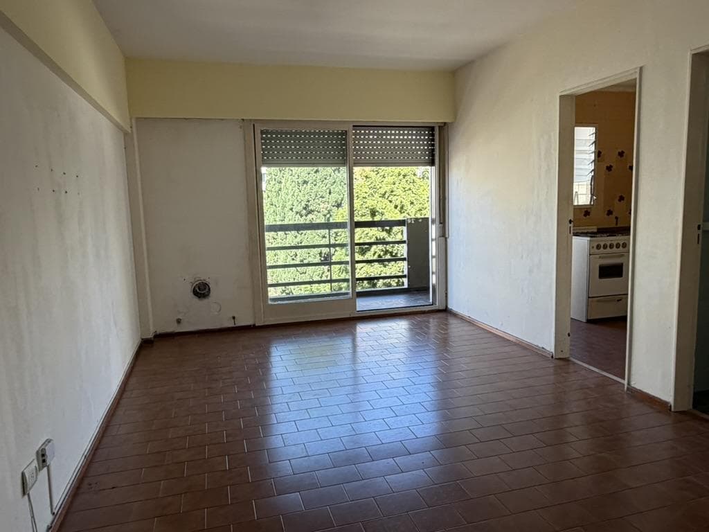 FOR SALE: Studio apartment with balcony, eligible for financing, in Almagro, 3 blocks from the Italian Hospital.