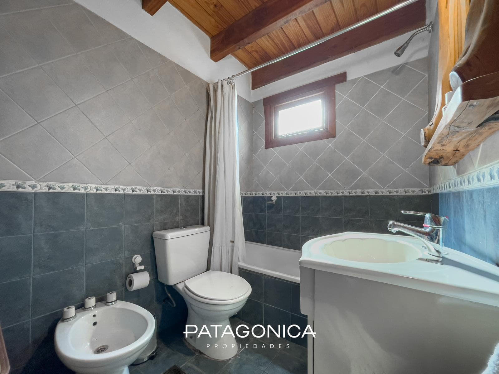 HOUSE FOR SALE: 79 m². 3 ROOMS. EL ONCE NEIGHBORHOOD, VILLA LA ANGOSTURA