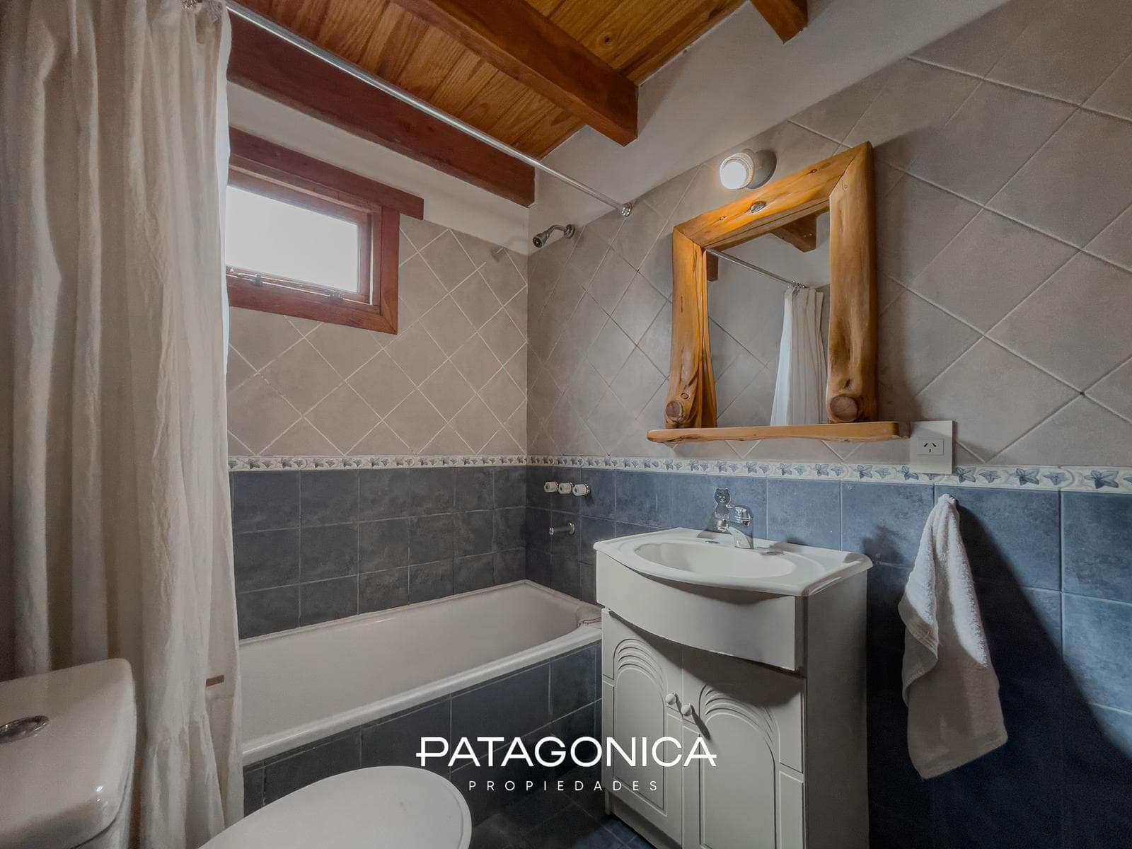 HOUSE FOR SALE: 79 m². 3 ROOMS. EL ONCE NEIGHBORHOOD, VILLA LA ANGOSTURA