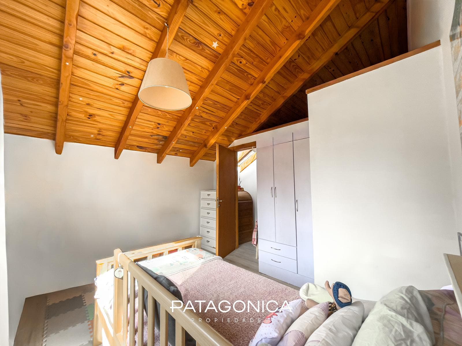 HOUSE FOR SALE: 79 m². 3 ROOMS. EL ONCE NEIGHBORHOOD, VILLA LA ANGOSTURA