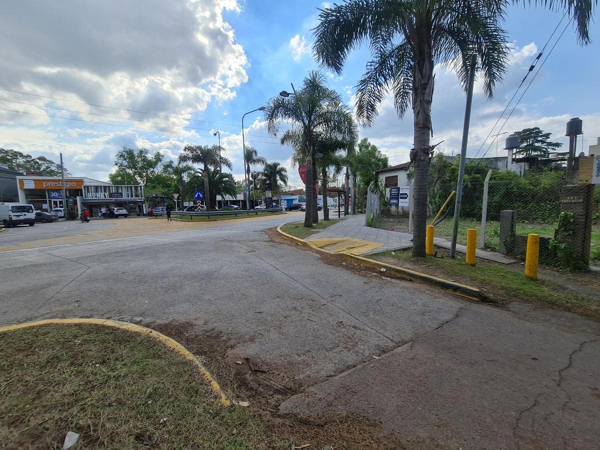 436 M2 CORNER LOT AT THE PUNTO TIGRE ROUNDABOUT - IDEAL FOR COMMERCIAL USE