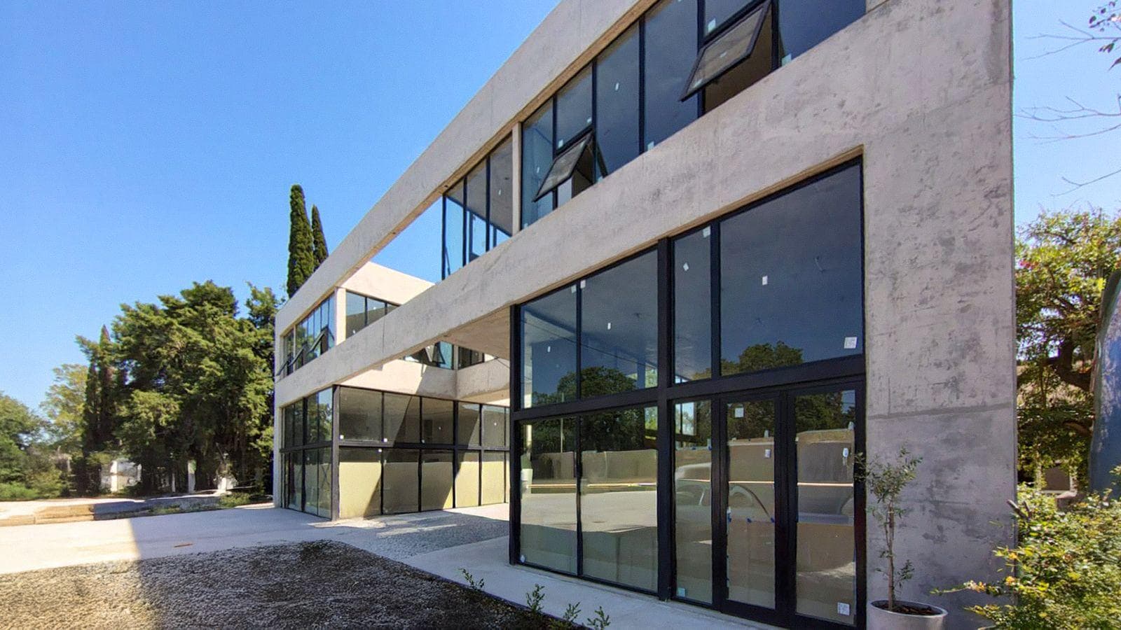 FOR SALE | TRADE-IN | FINANCING - Office on the highway. Funes