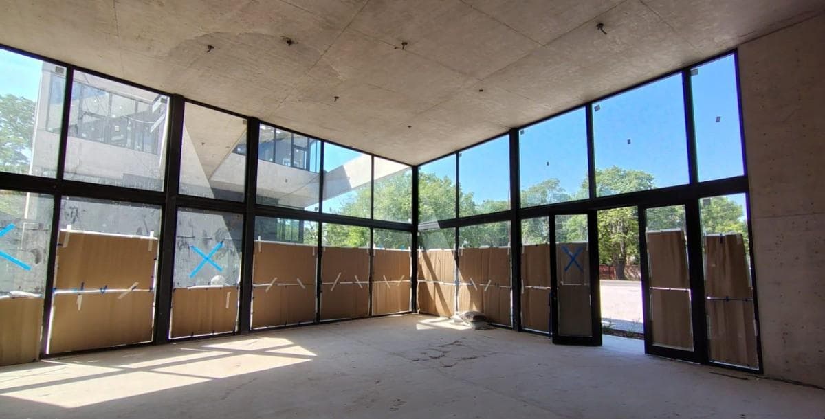 FOR SALE | TRADE-IN | FINANCING - Office on the highway. Funes