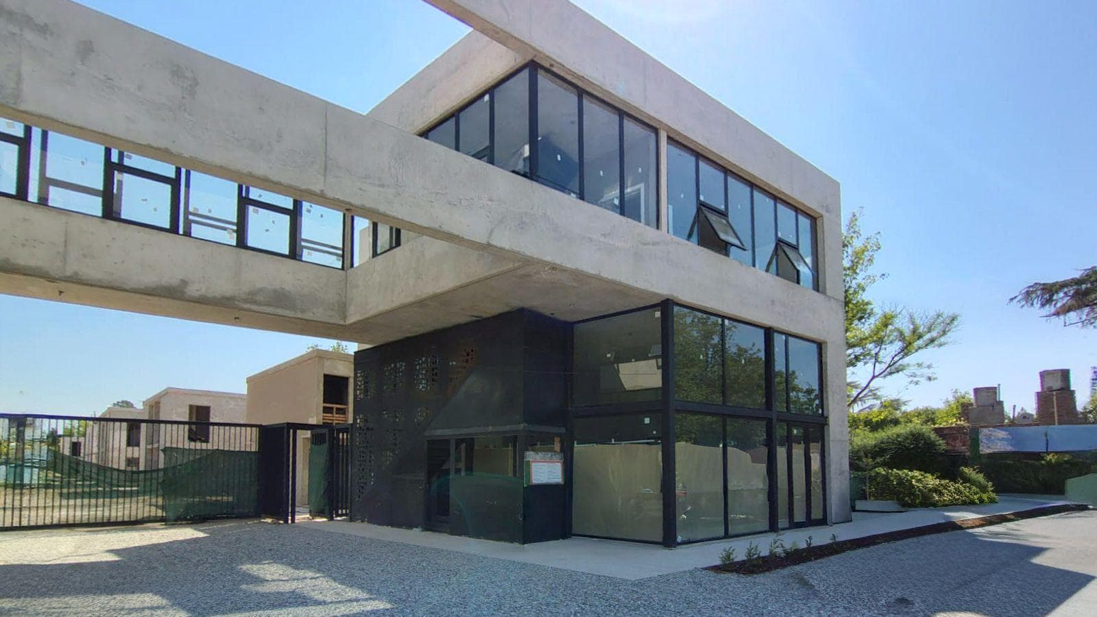 FOR SALE | TRADE-IN | FINANCING - Office on the highway. Funes