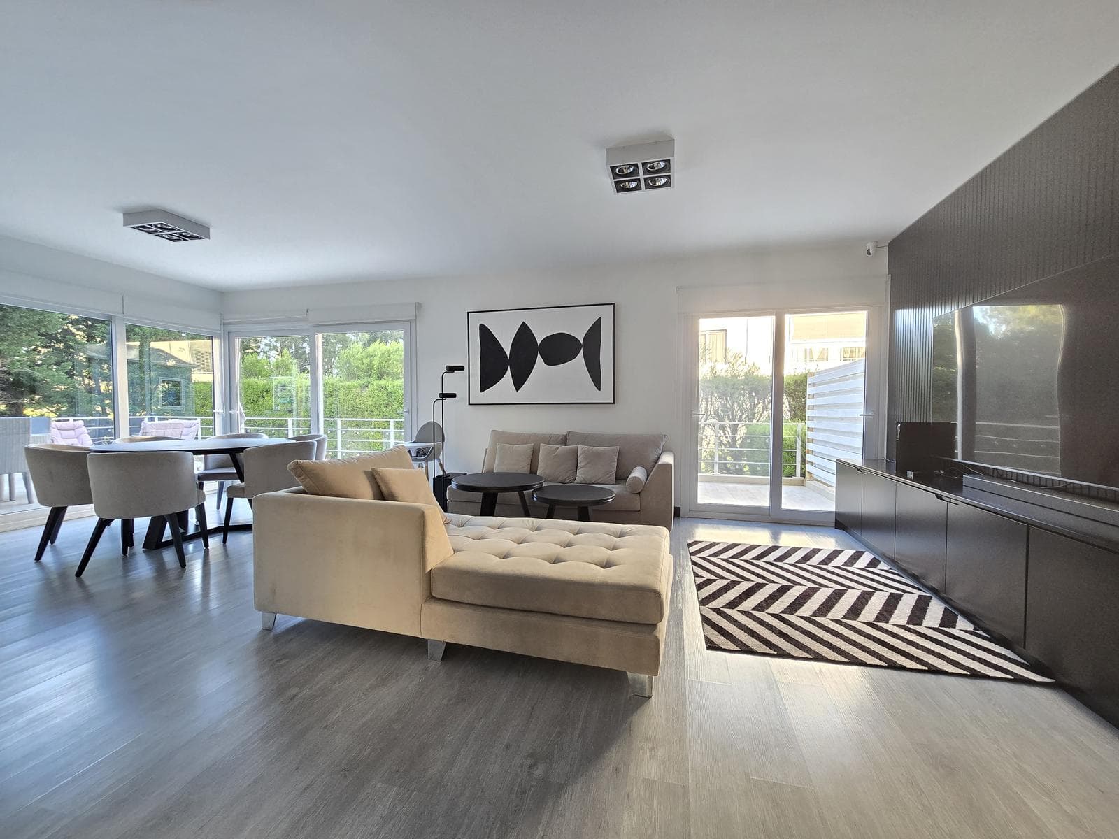 Spectacular Apartment with a TERRACE and PRIVATE GARDEN