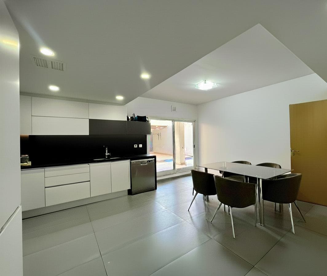 FOR SALE/EXCHANGE—2-bedroom apartment with a patio and barbecue area for exclusive use. Rio neighborhood, Rosario.
