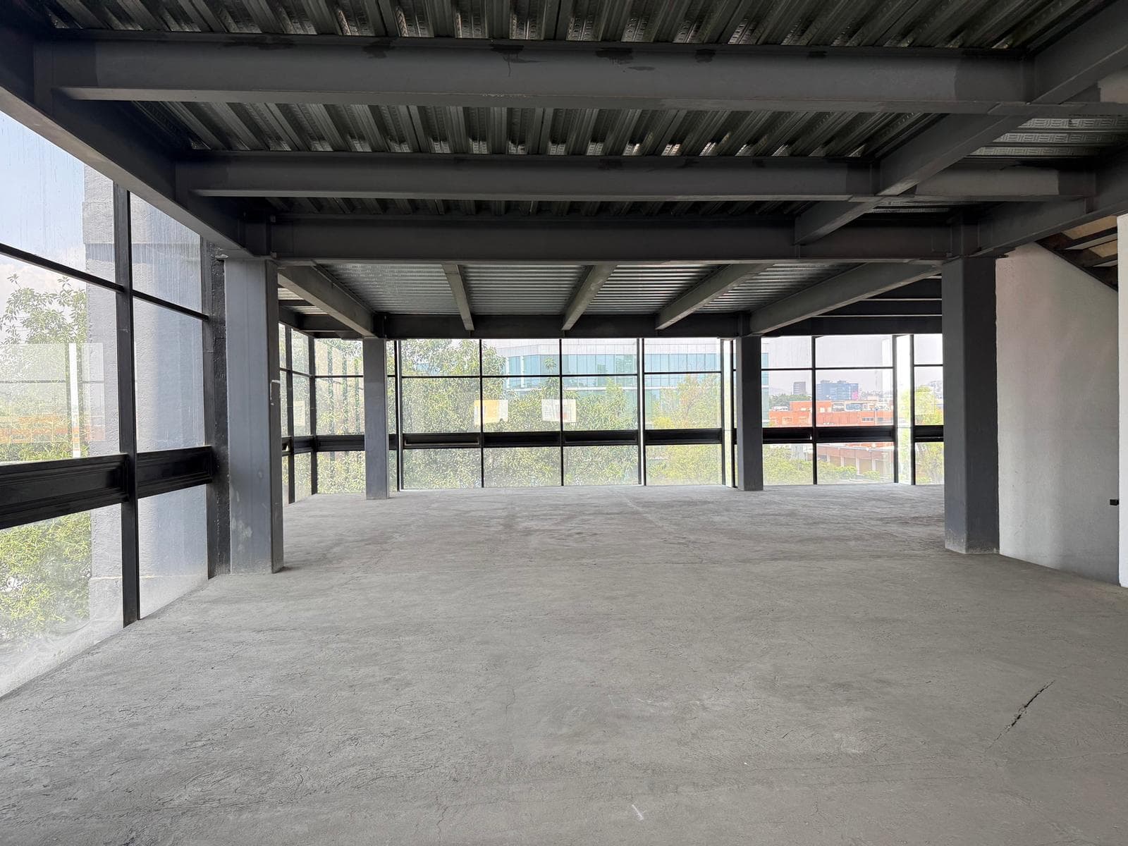 Office for RENT in Tlalnepantla, State of Mexico. 410 m² or 820 m² (shell)