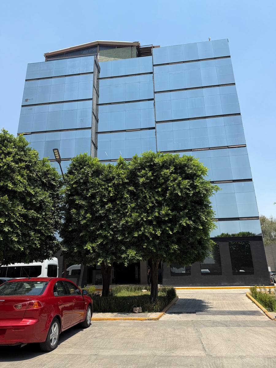 Office for RENT in Tlalnepantla, State of Mexico. 410 m² or 820 m² (shell)