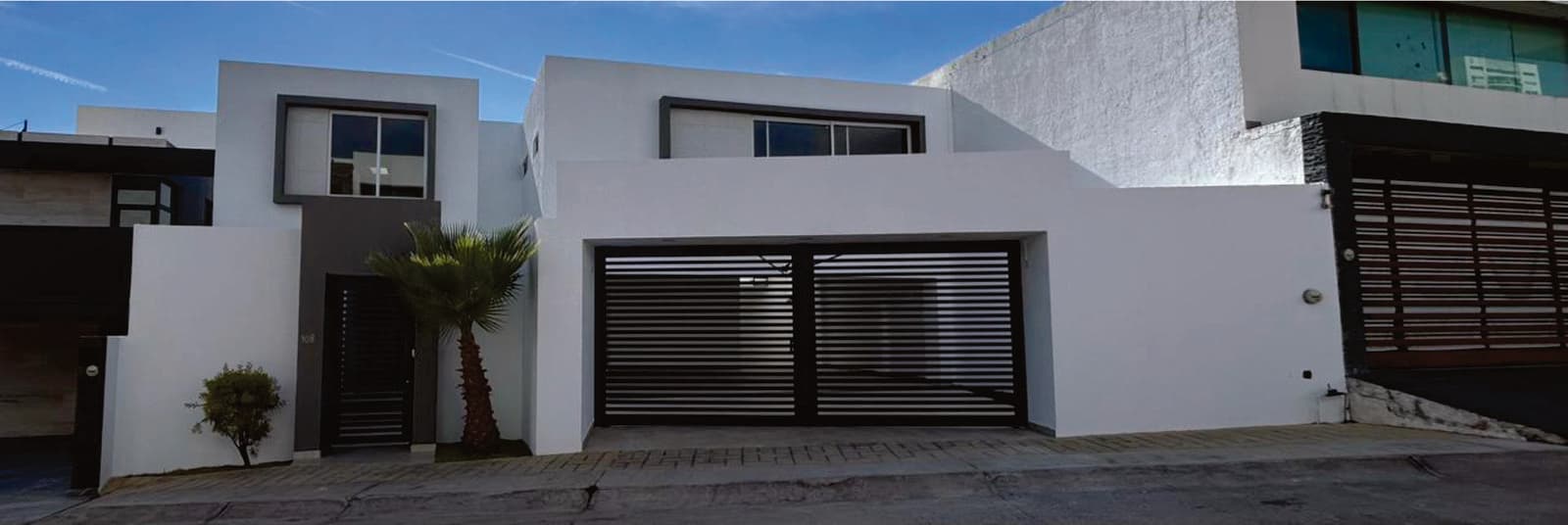 Casa con 4 Recámaras con Baño y Vestidor, Terraza con asador y cuarto de servicio