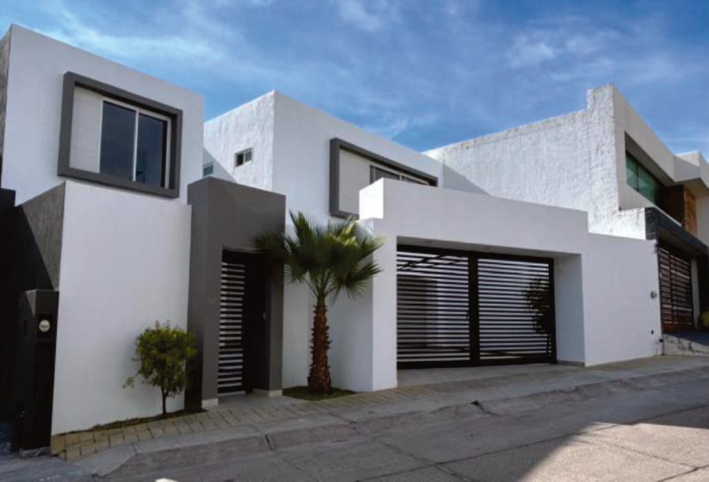 Casa con 4 Recámaras con Baño y Vestidor, Terraza con asador y cuarto de servicio