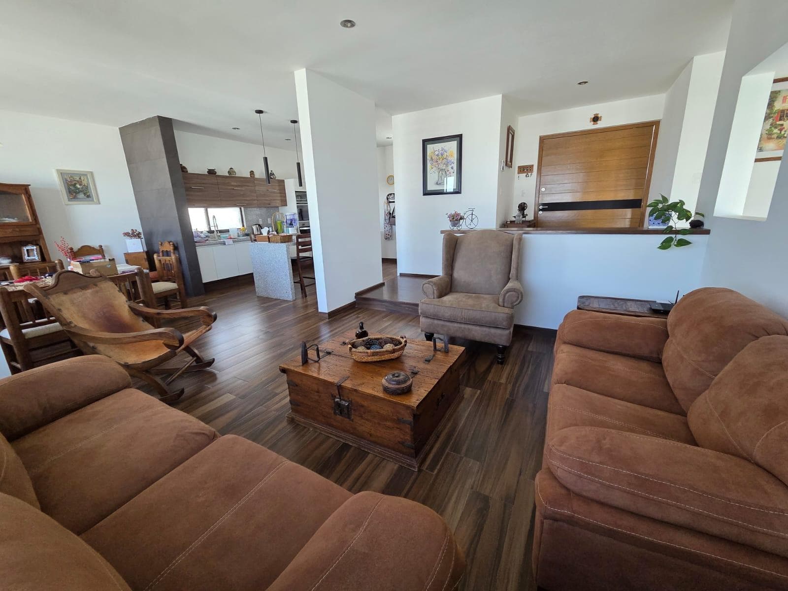 House in a condominium complex in Los Olvera