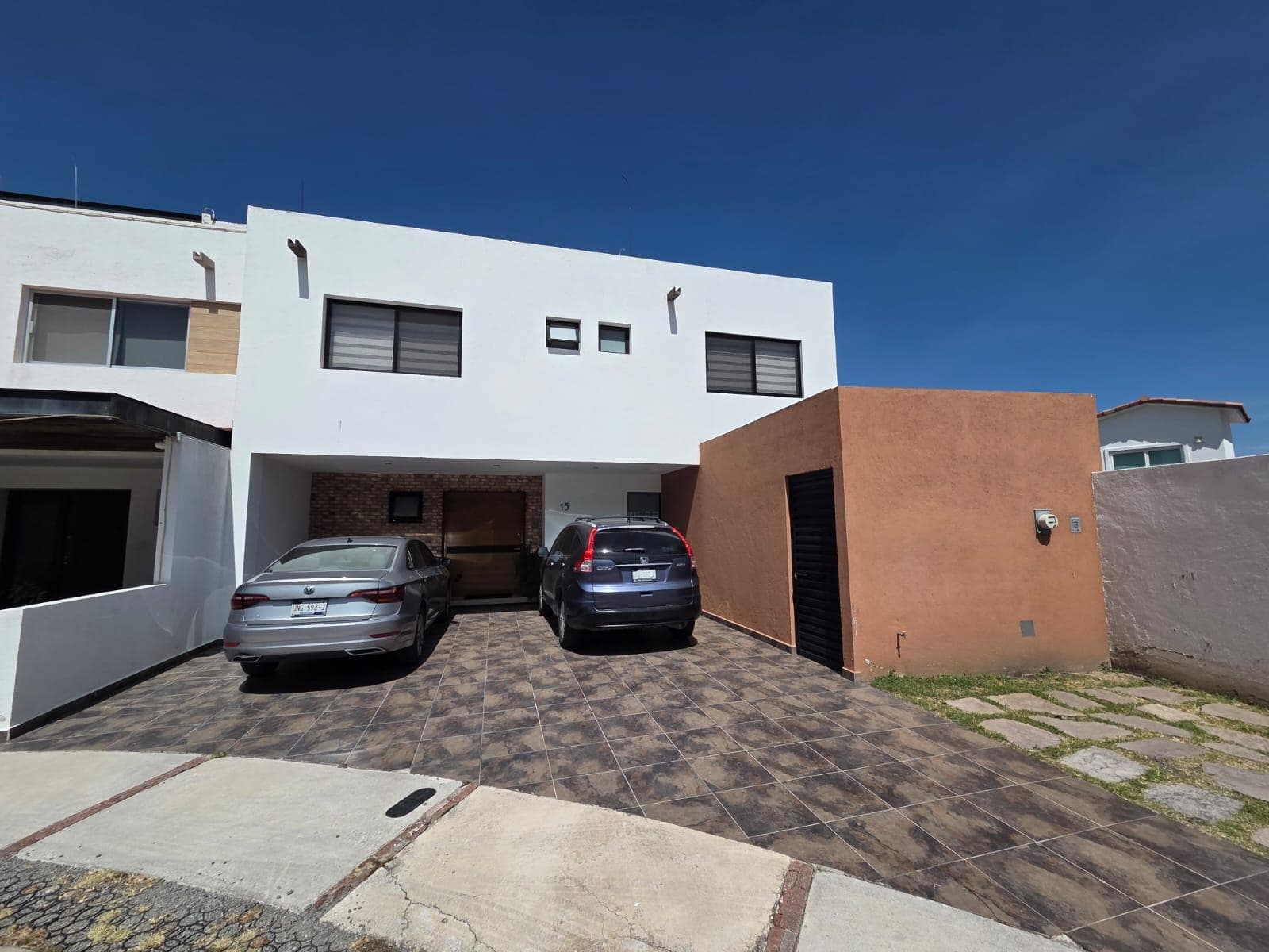 House in a condominium complex in Los Olvera