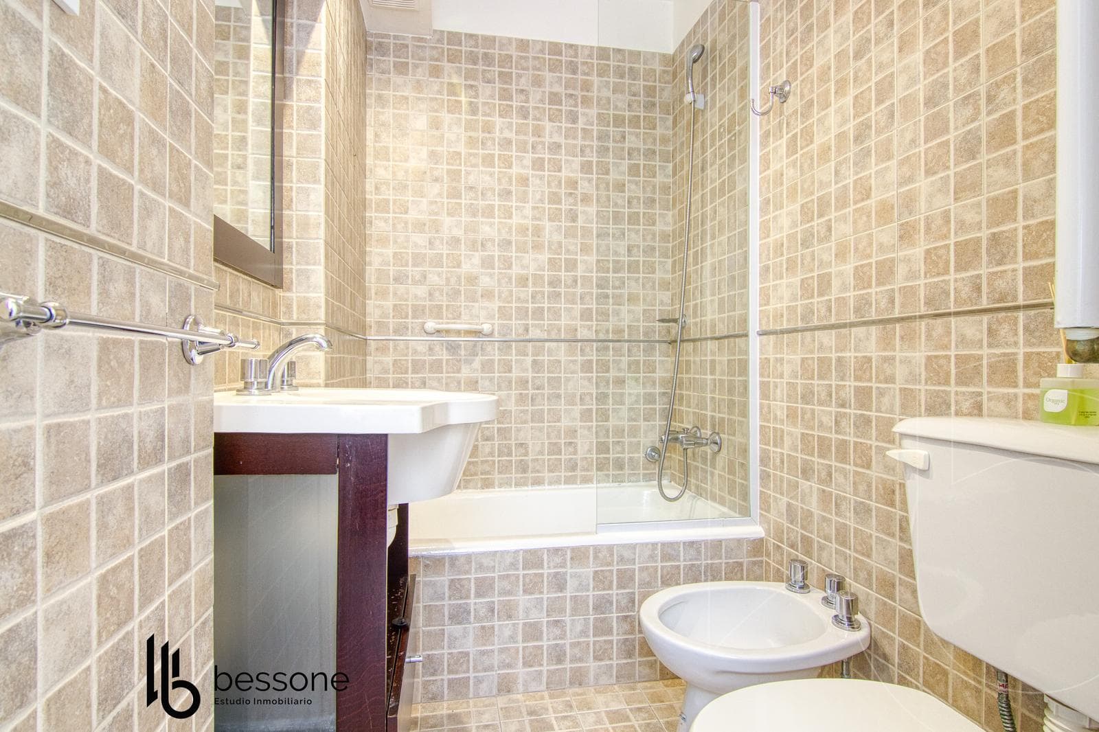 Spacious, renovated 3-room apartment – Excellent location