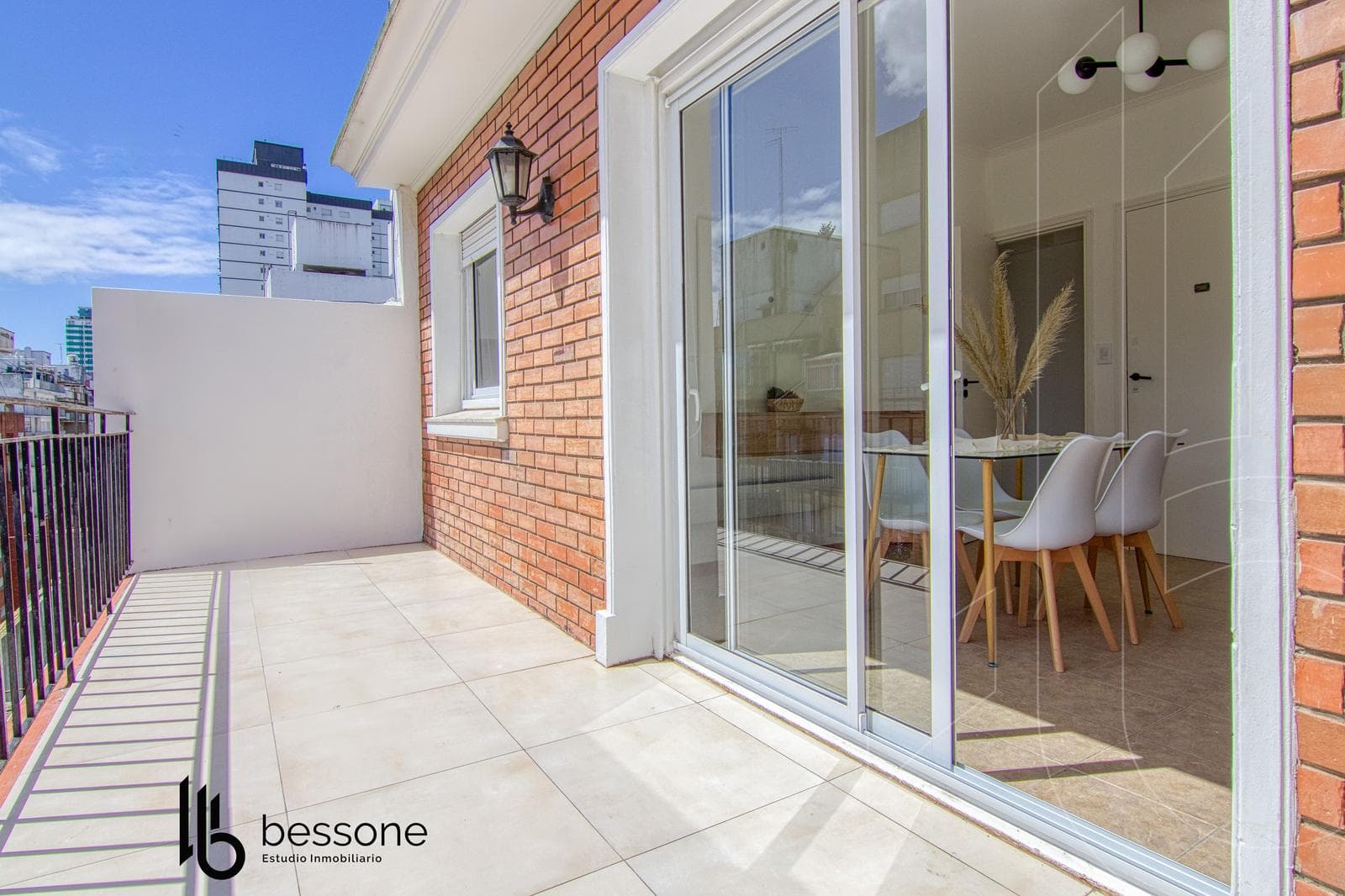 Spacious, renovated 3-room apartment – Excellent location