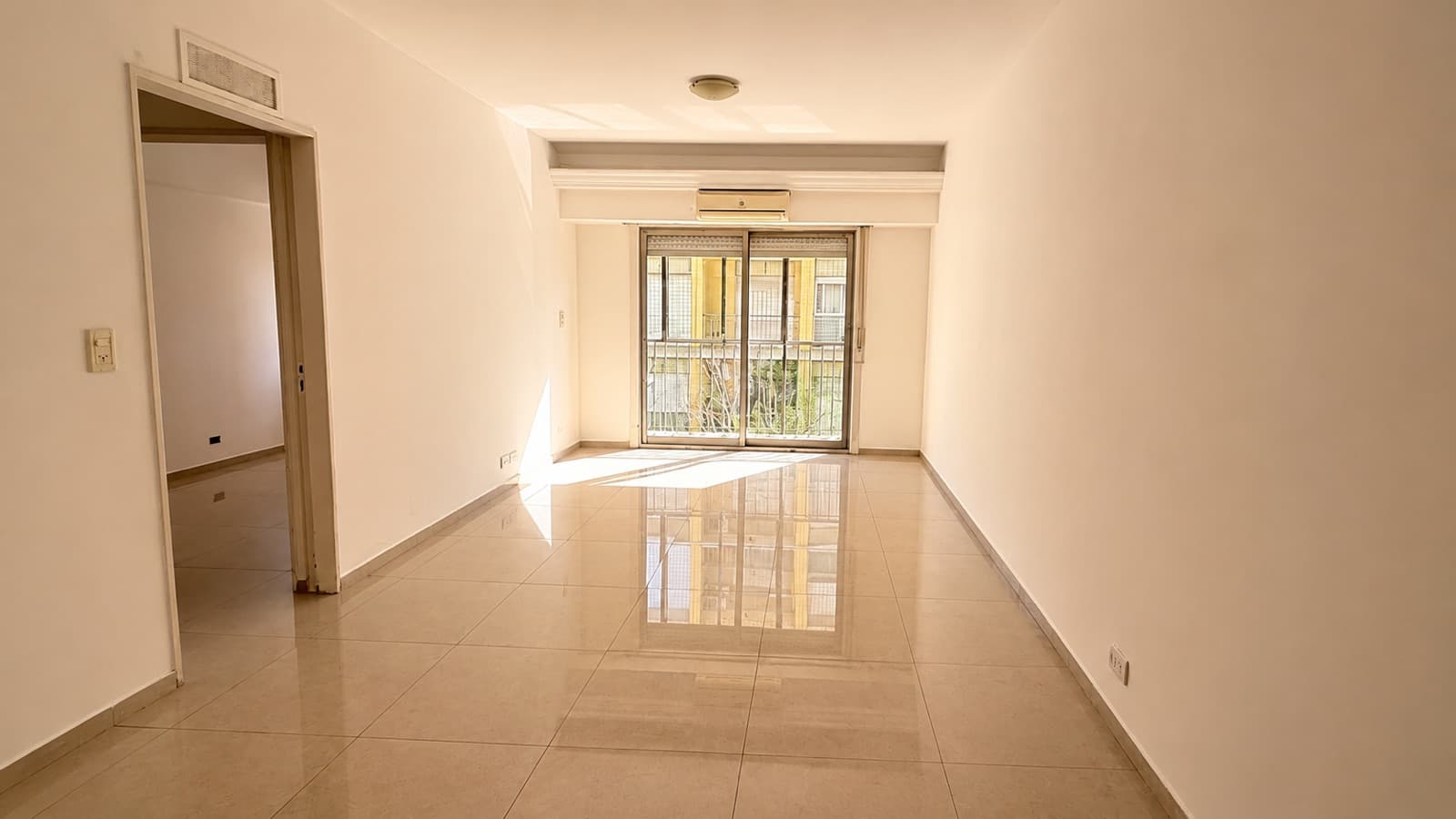 4-Room Apartment for Sale in Downtown Quilmes with a Patio | Spacious and Bright