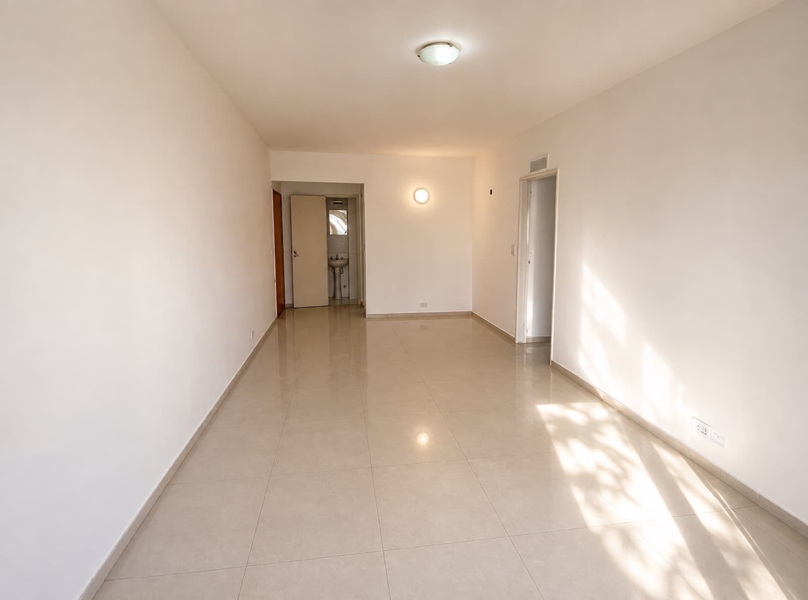 4-Room Apartment for Sale in Downtown Quilmes with a Patio | Spacious and Bright