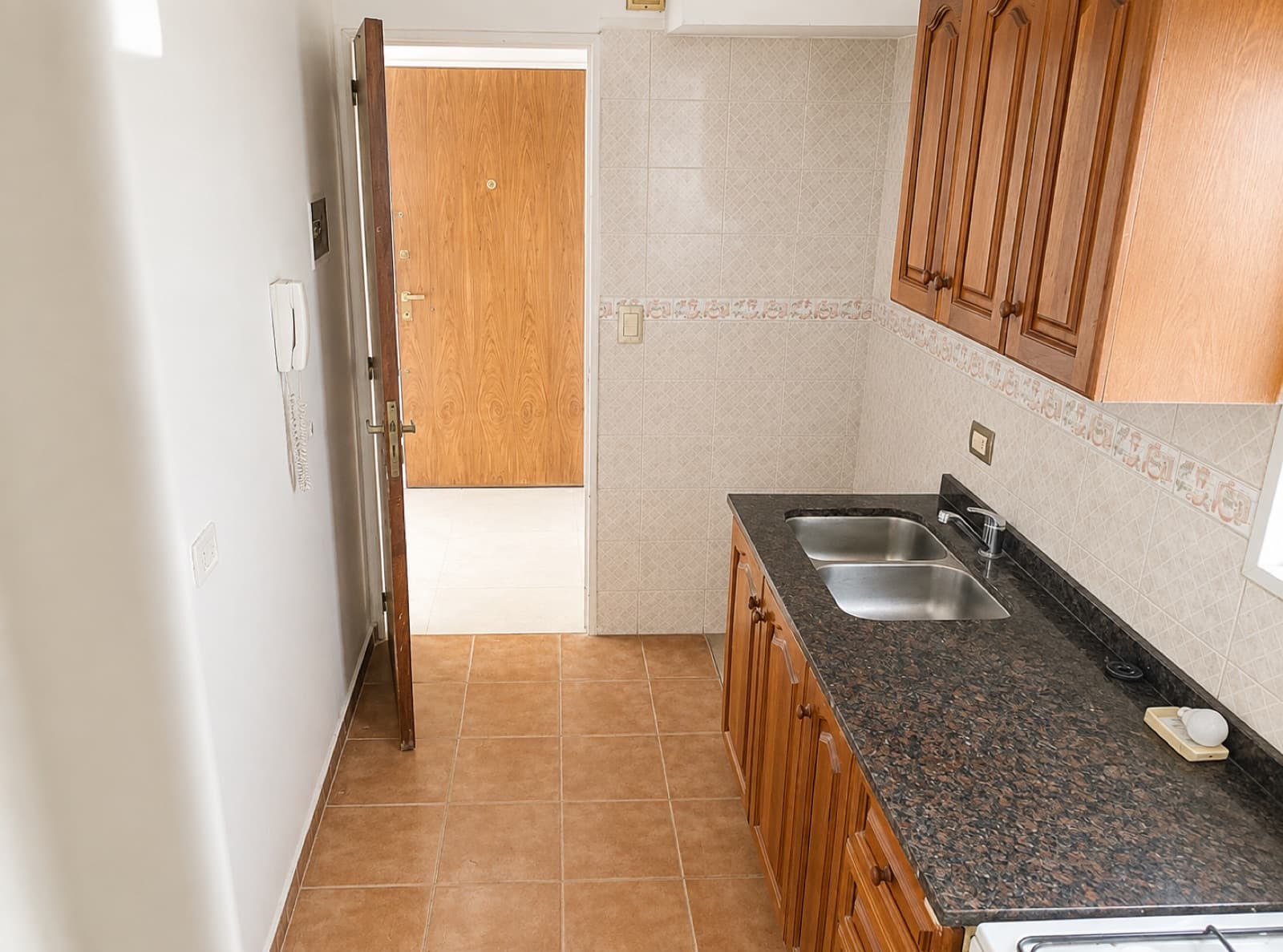 4-Room Apartment for Sale in Downtown Quilmes with a Patio | Spacious and Bright