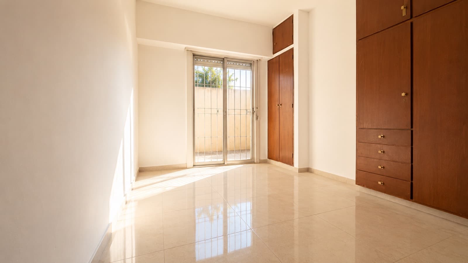 4-Room Apartment for Sale in Downtown Quilmes with a Patio | Spacious and Bright