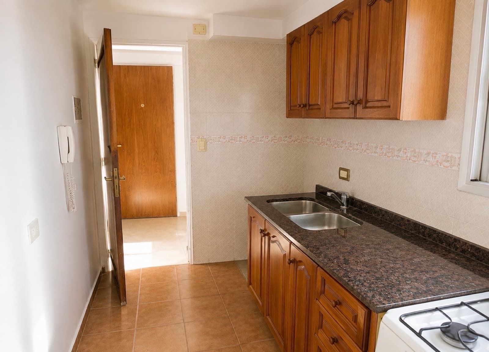 4-Room Apartment for Sale in Downtown Quilmes with a Patio | Spacious and Bright