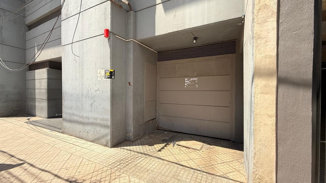 Opportunity: Large Covered Parking Space Just a Few Meters from the Courthouse. Abasto
