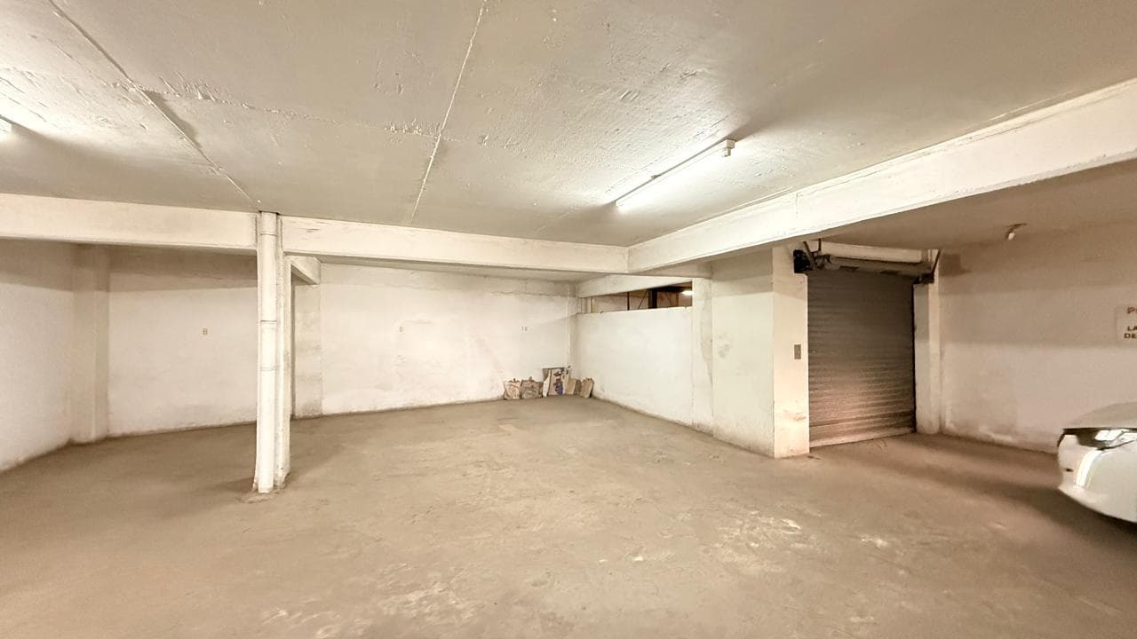 Opportunity: Large Covered Parking Space Just a Few Meters from the Courthouse. Abasto