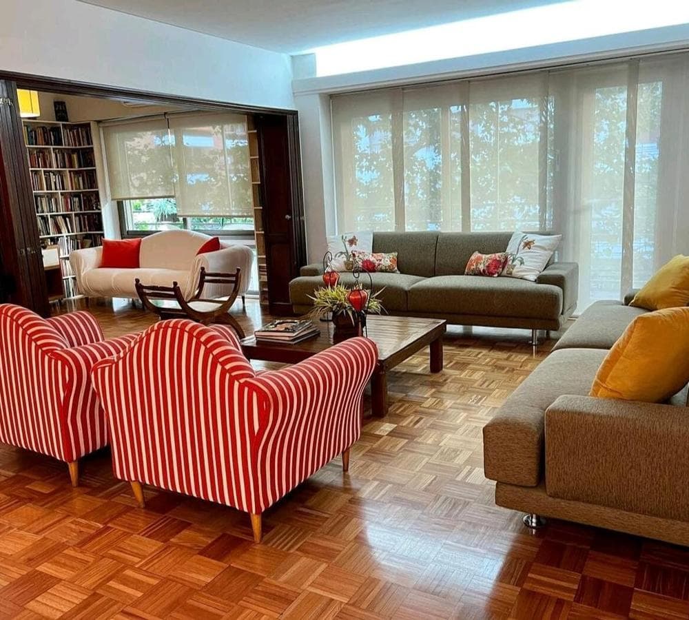 APARTMENT FOR RENT IN RECOLETA: 200 M² APARTMENT WITH 2 PARKING SPACES