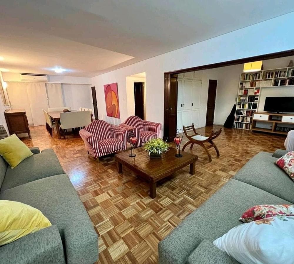 APARTMENT FOR RENT IN RECOLETA: 200 M² APARTMENT WITH 2 PARKING SPACES