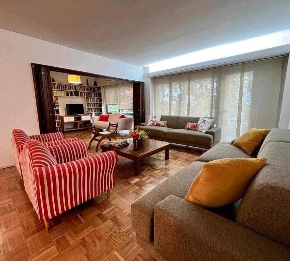 APARTMENT FOR RENT IN RECOLETA: 200 M² APARTMENT WITH 2 PARKING SPACES